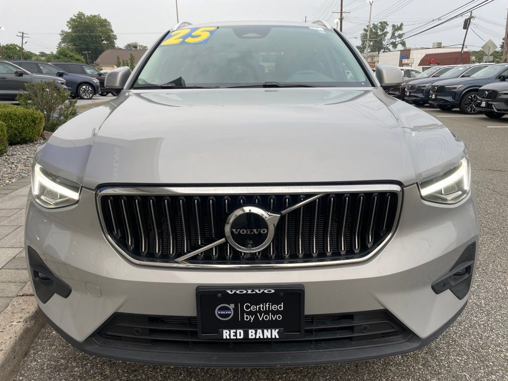 Used 2025 Volvo XC40 B5 Plus AWD/4WD image 8