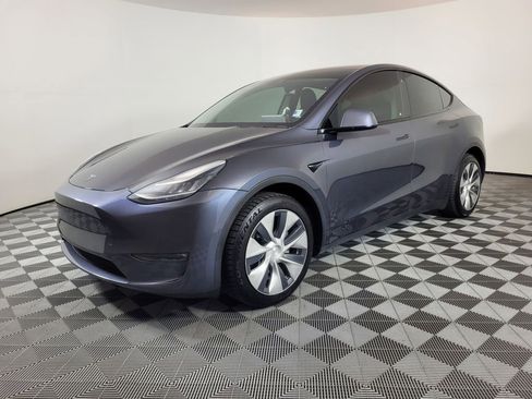 Used 2021 Tesla Model Y Long Range image 7