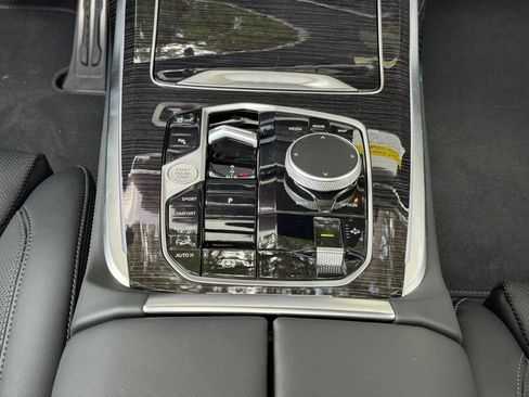 Used 2026 BMW X7 xDrive40i w/ M Sport Package image 22