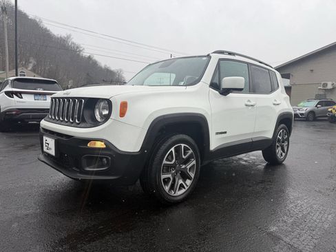Used 2017 Jeep Renegade Latitude w/ Cold Weather Group image 4