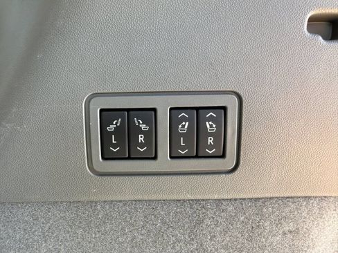 Used 2024 Cadillac XT6 Premium Luxury w/ Technology Package AWD/4WD image 19