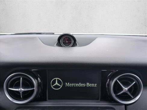 Used 2019 Mercedes-Benz SLC 300 image 11