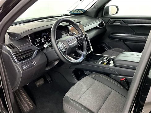 Used 2025 GMC Acadia Elevation image 17