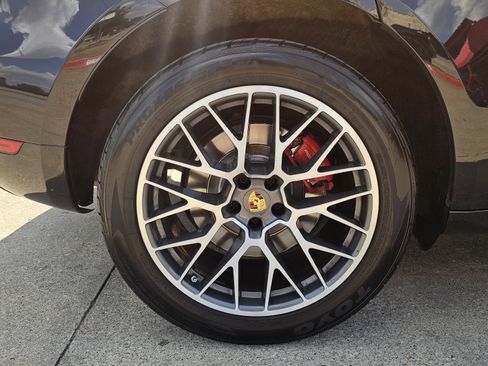 Used 2016 Porsche Macan Turbo w/ Premium Package Plus image 17