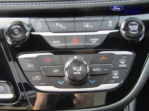 Used 2025 Chrysler Pacifica Limited FWD image 20