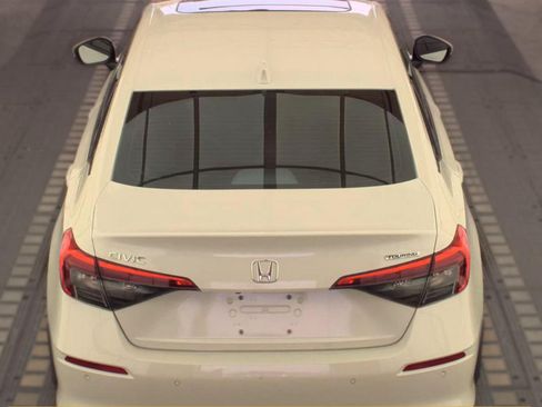 Used 2022 Honda Civic Touring image 6