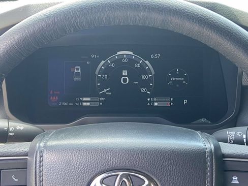 Used 2026 Toyota Tundra Limited AWD/4WD image 36