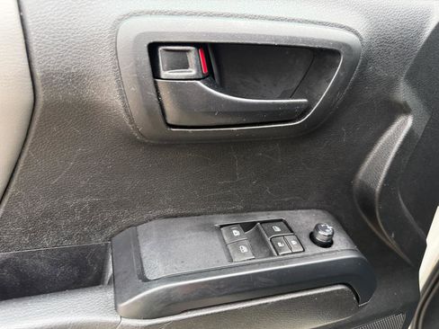 Used 2021 Toyota Tacoma SR image 15