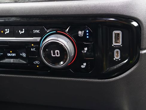 Used 2022 Chevrolet Silverado 1500 ZR2 w/ Technology Package image 31