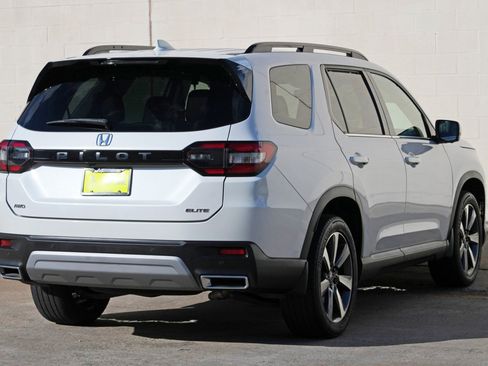 Used 2023 Honda Pilot Elite image 54