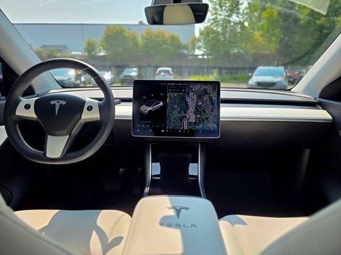Used 2020 Tesla Model Y Long Range AWD/4WD image 11