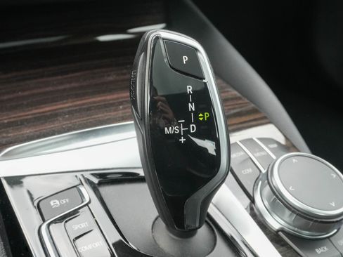 Used 2020 BMW 530i w/ Convenience Package RWD image 27