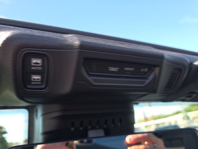 Used 2025 Jeep Wrangler Unlimited Sahara AWD/4WD image 26