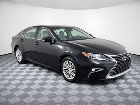 Used 2017 Lexus ES 350 w/ Premium Package FWD image 7