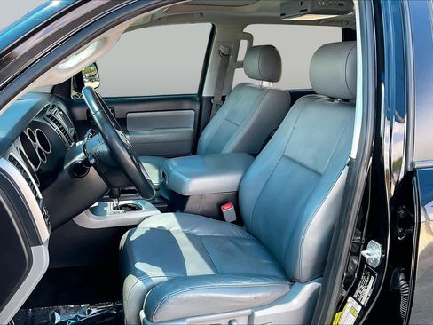 Used 2016 Toyota Sequoia SR5 RWD image 9