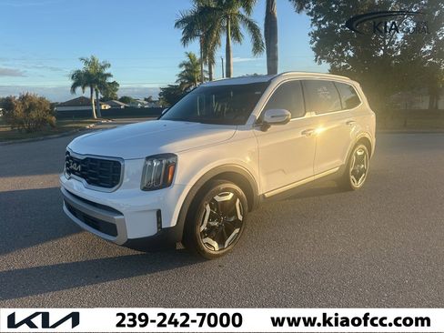 Certified 2024 Kia Telluride S w/ S Sunroof Package image 2