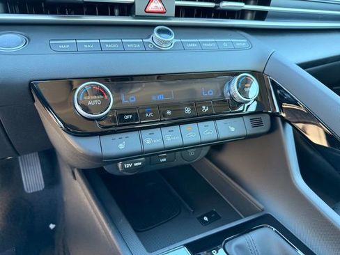 New 2026 Hyundai Elantra Limited image 17