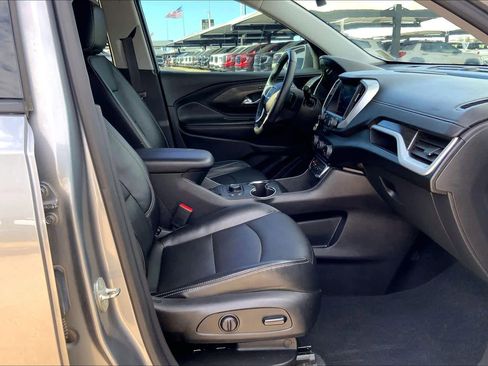Used 2024 GMC Terrain SLT w/ Infotainment Package II image 8