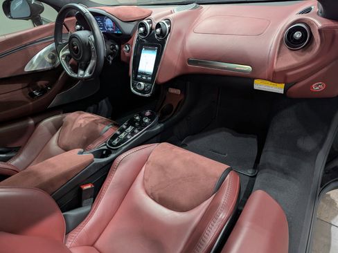 Used 2022 McLaren GT image 18