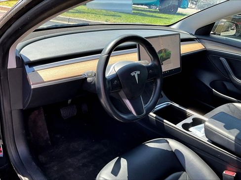 Used 2023 Tesla Model 3 Standard Range image 4