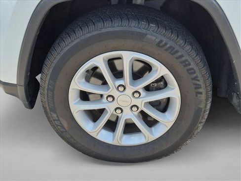 Used 2022 Jeep Grand Cherokee Laredo E AWD/4WD image 10