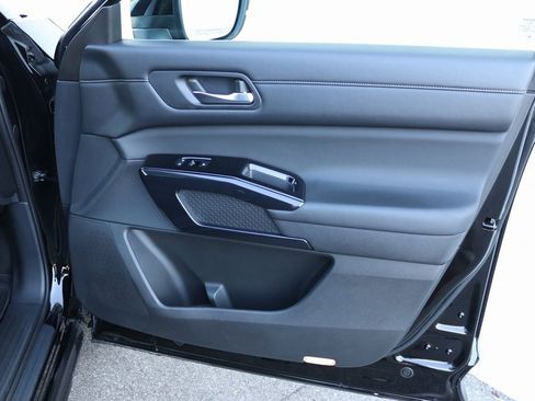 Used 2022 Nissan Pathfinder S AWD/4WD image 33