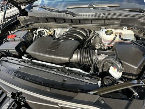 Used 2025 Chevrolet Suburban RST image 29