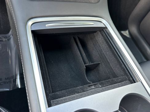 Used 2023 Tesla Model Y Performance image 38