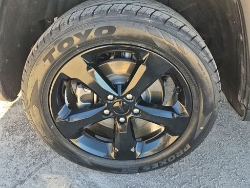 Certified 2023 Jeep Grand Cherokee L Laredo AWD/4WD image 12