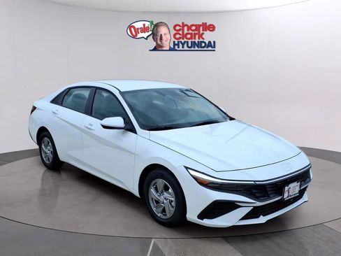 New 2026 Hyundai Elantra SE FWD image 7