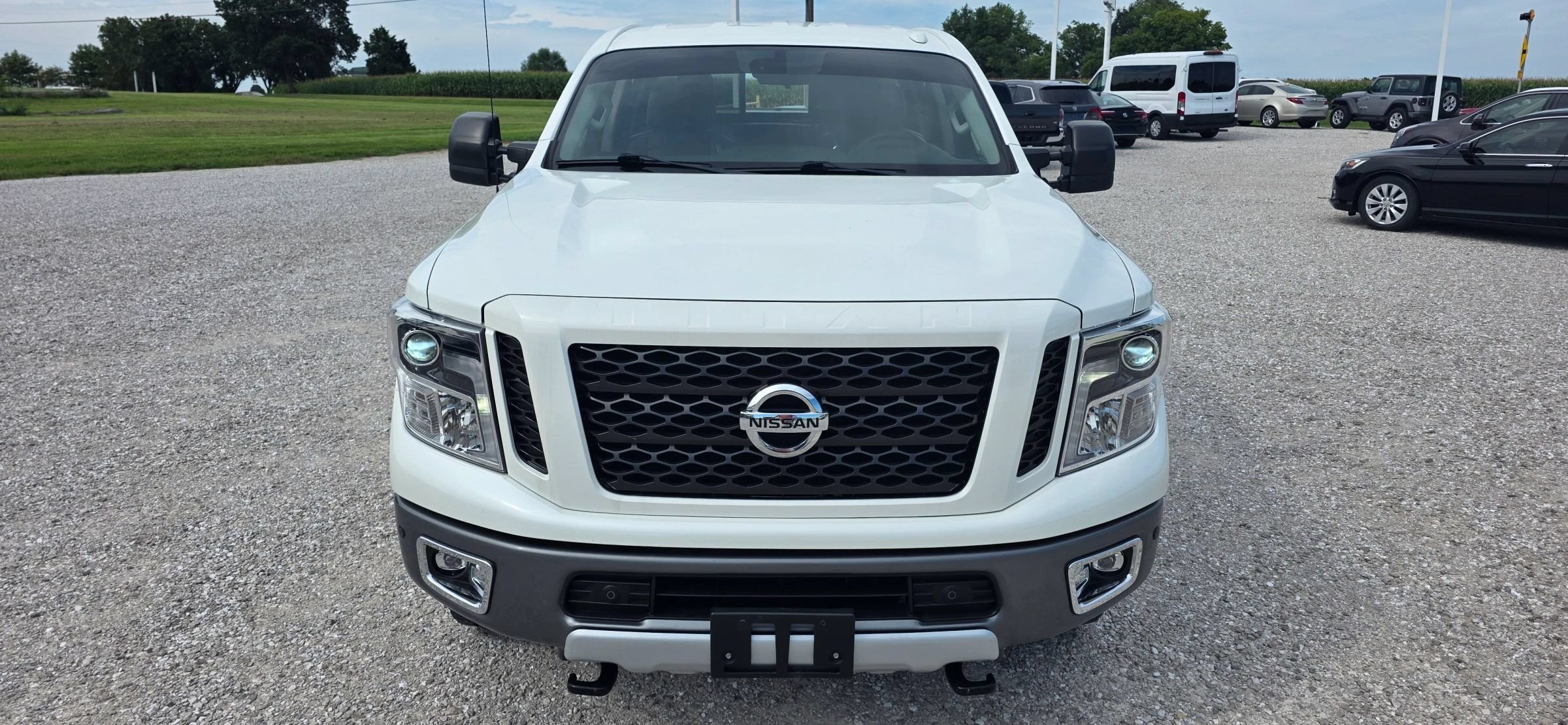 Used 2018 Nissan Titan PRO-4X w/ Pro-4x Utility Package AWD/4WD image 8