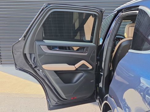 New 2026 Porsche Cayenne image 17