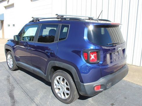 Used 2017 Jeep Renegade Latitude image 4