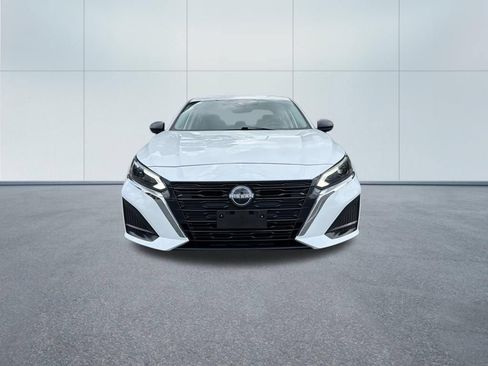 Used 2025 Nissan Altima 2.5 SV FWD image 3