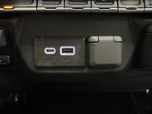 Used 2023 GMC Sierra 2500 Pro image 38