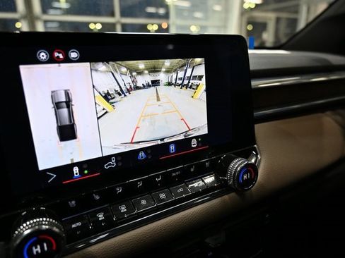 Used 2025 GMC Canyon Denali image 19