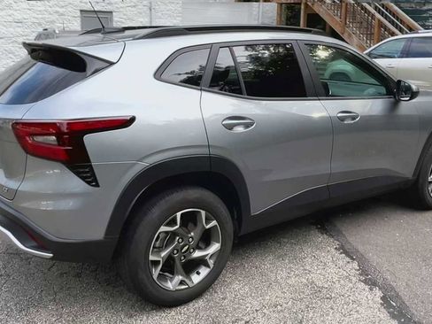 Used 2025 Chevrolet Trax LT w/ Driver Confidence Package image 8