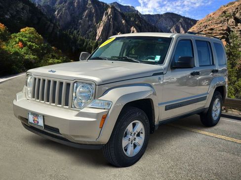 Used 2010 Jeep Liberty Sport w/ Popular Equipment Group AWD/4WD image 5