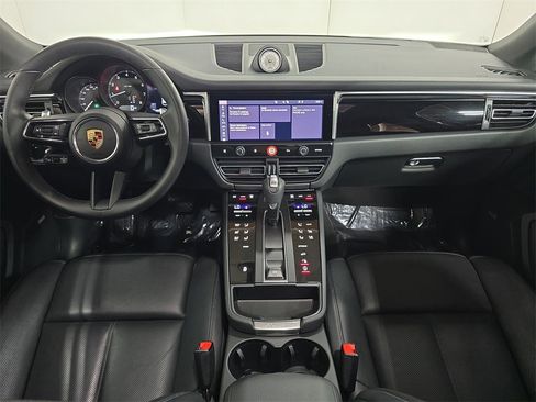 Certified 2025 Porsche Macan image 13