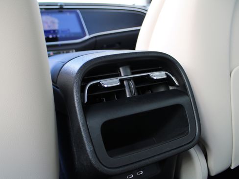 Used 2025 Mercedes-Benz E 350 Sedan image 23