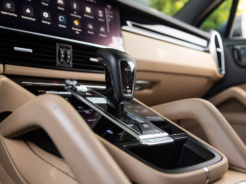 Certified 2023 Porsche Cayenne AWD/4WD image 26