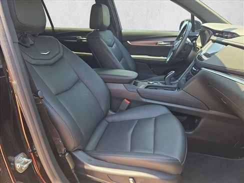 Used 2025 Cadillac XT6 Luxury FWD image 20