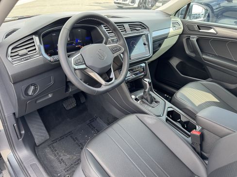 Certified 2023 Volkswagen Tiguan SE FWD image 22