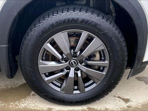 Used 2022 Nissan Pathfinder SV image 8