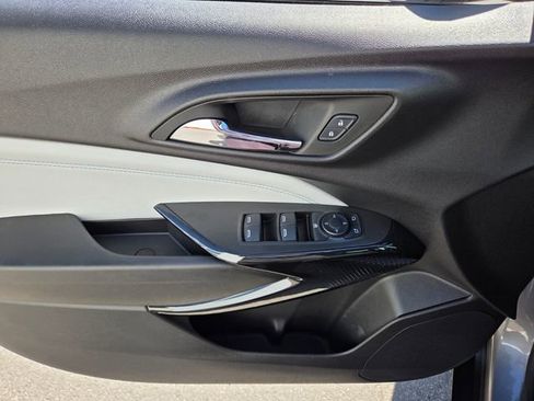 Used 2025 Chevrolet Trax LT w/ Driver Confidence Package image 17