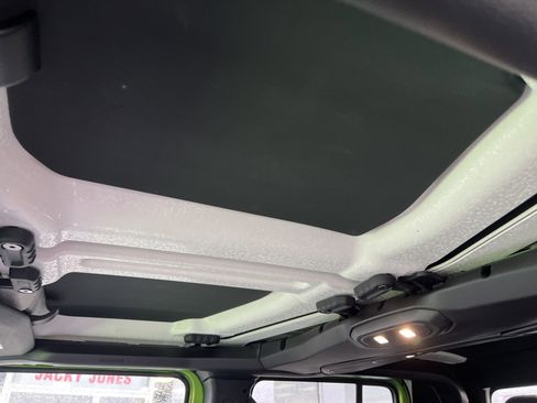 Used 2025 Jeep Gladiator Sport image 27