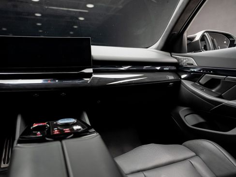 Used 2025 BMW M5 w/ Carbon Package image 44