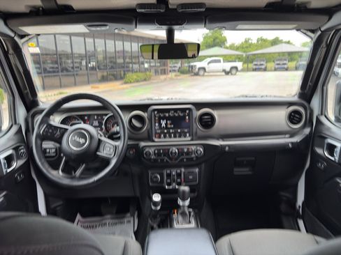 Used 2021 Jeep Gladiator Sport AWD/4WD image 19