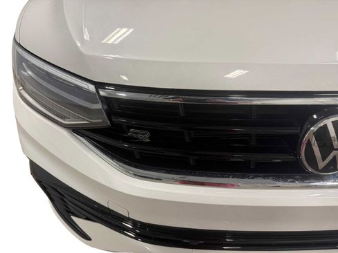 Certified 2023 Volkswagen Tiguan SE R-Line AWD/4WD image 4