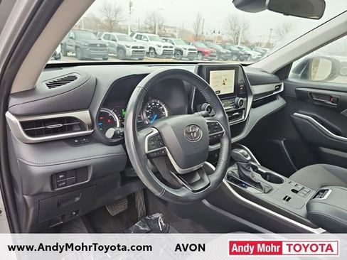 Used 2023 Toyota Highlander LE image 9